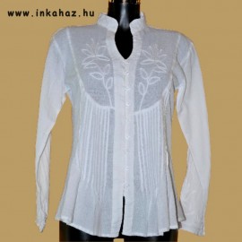 Белая блузка с длинными рукавами