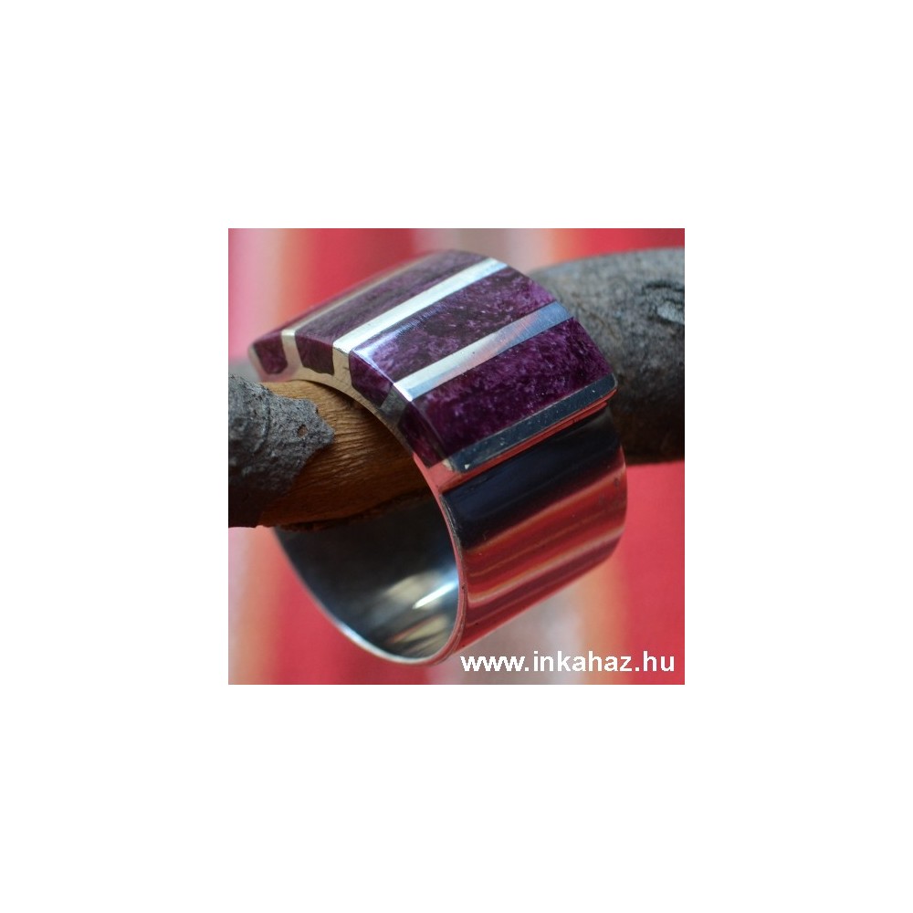 Ezüst gyűrű lila színű osztriga héj díszítéssel